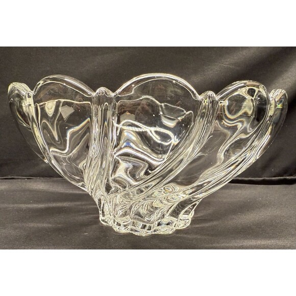 Mikasa Crystal clear serving centerpiece bowlpeppermint swirl 10” x 5.25” tall